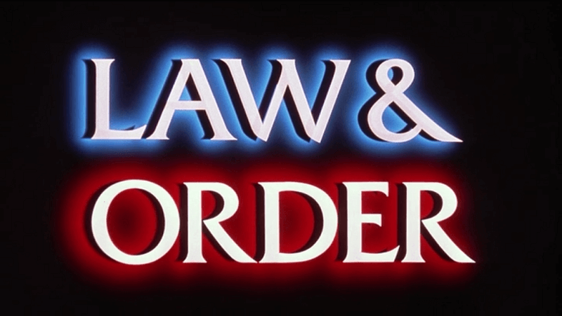 som-de-abertura-de-Law-Order-inspira-peca-musical-brasileira-no-Universal-TV